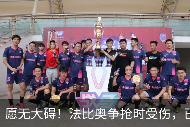 愿无大碍！法比奥争抢时受伤，已被救护车送往医院做进一步检查